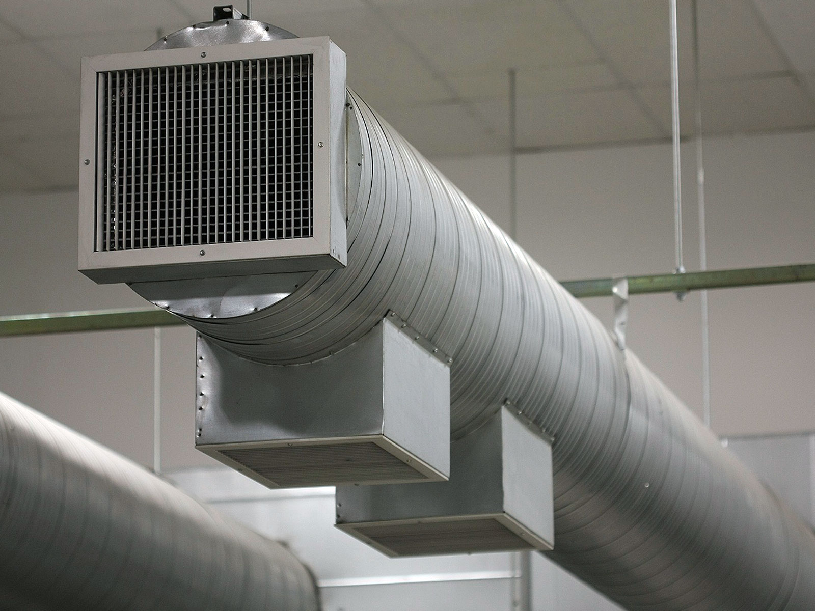Промышленная вентиляционная труба. Duct Air Conditioner. Система вентиляции Air Ventilation. Nozzel Jet ventilyaciya. Воздуховоды промышленные.